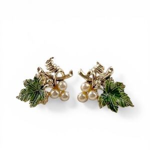 Vintage Faux Pearl Enamel Goldtone Grapes Screw Back Earrings